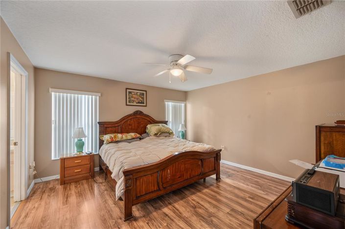 Image No.8-4 Bed House for sale