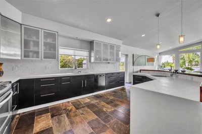 8d076785-945
