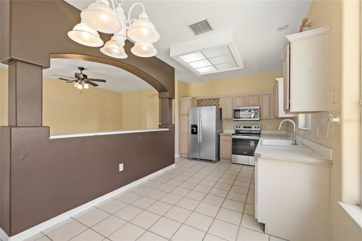 Image No.10-4 Bed House for sale
