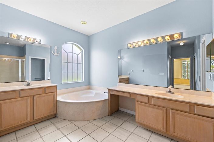 Image No.18-4 Bed House for sale