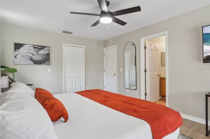 Image No.20-4 Bed Townhouse for sale
