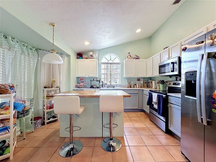 Image No.2-4 Bed House for sale