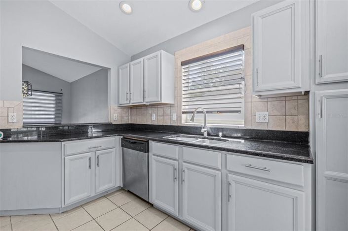 Image No.15-4 Bed House for sale