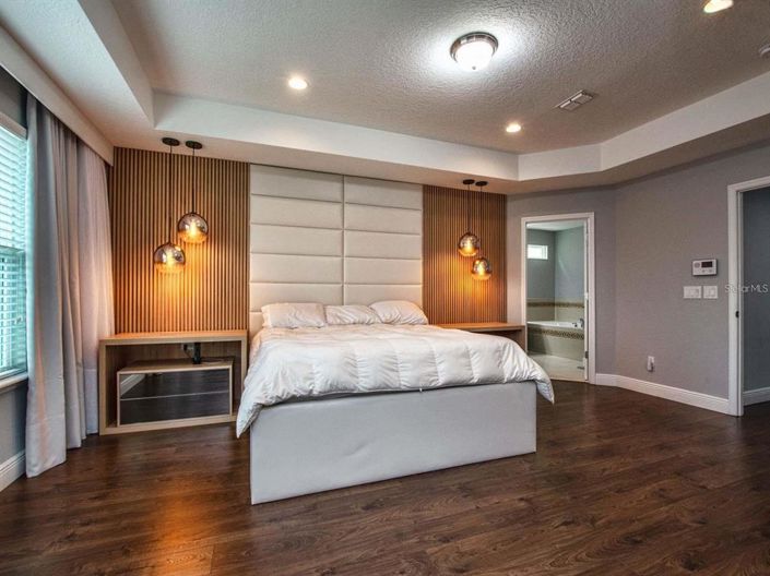 Image No.30-4 Bed House for sale