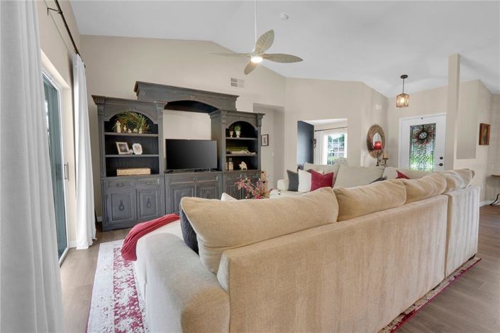 Image No.8-3 Bed House for sale