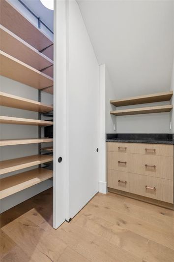 Image No.20-4 Bed House for sale
