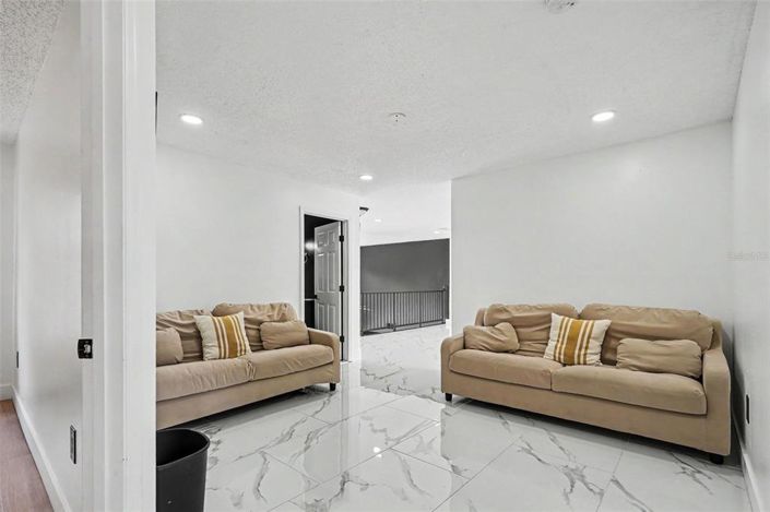 Image No.18-6 Bed House for sale