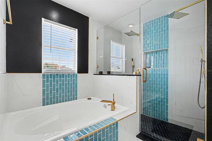 Image No.30-6 Bed House for sale