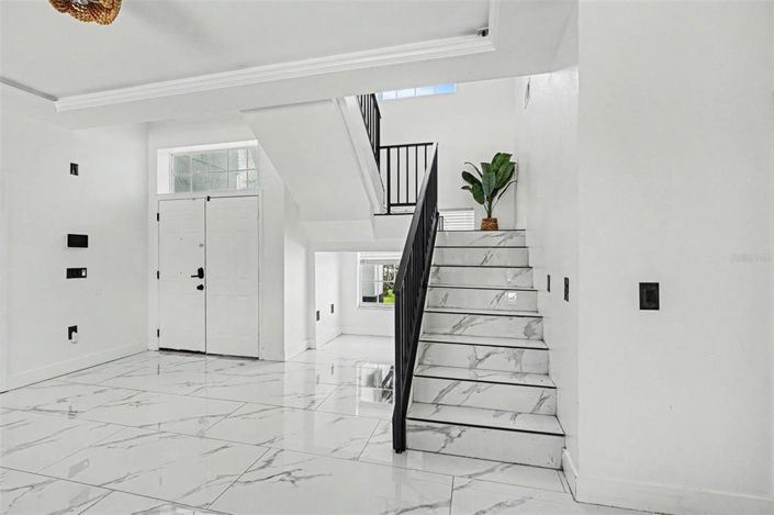 Image No.8-6 Bed House for sale