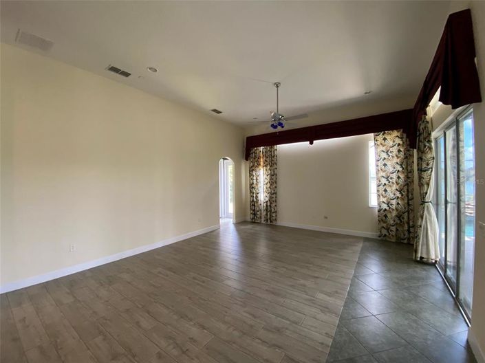 Image No.12-4 Bed House for sale