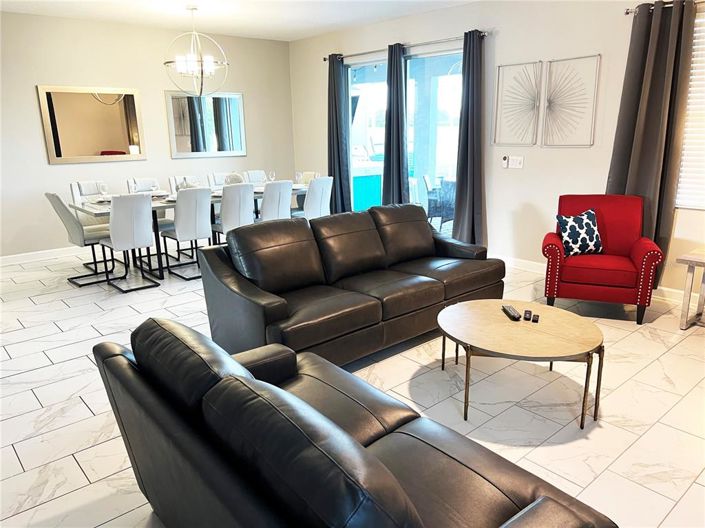 Image No.6-8 Bed House for sale