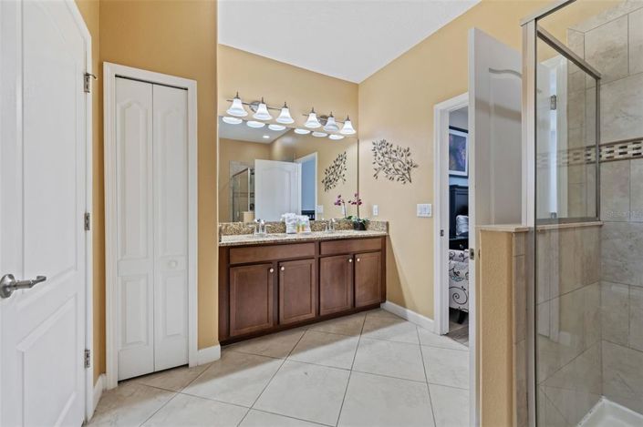 Image No.38-8 Bed House for sale