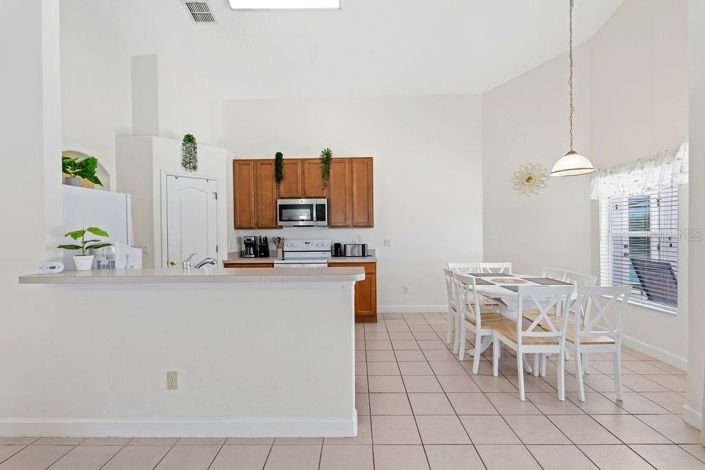 Image No.18-4 Bed House for sale