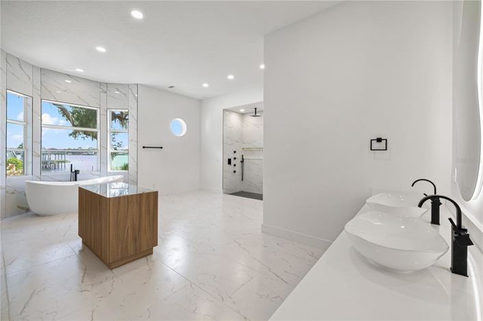 Image No.14-5 Bed House for sale
