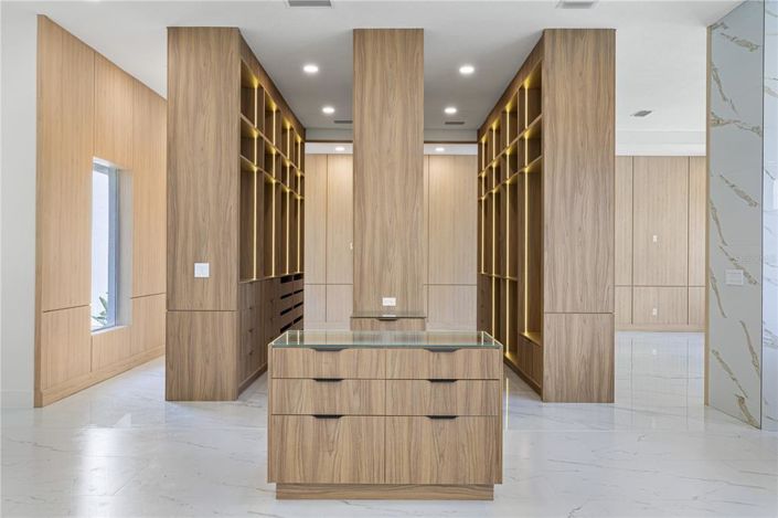 Image No.18-5 Bed House for sale