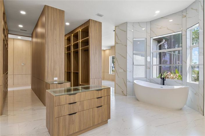 Image No.19-5 Bed House for sale