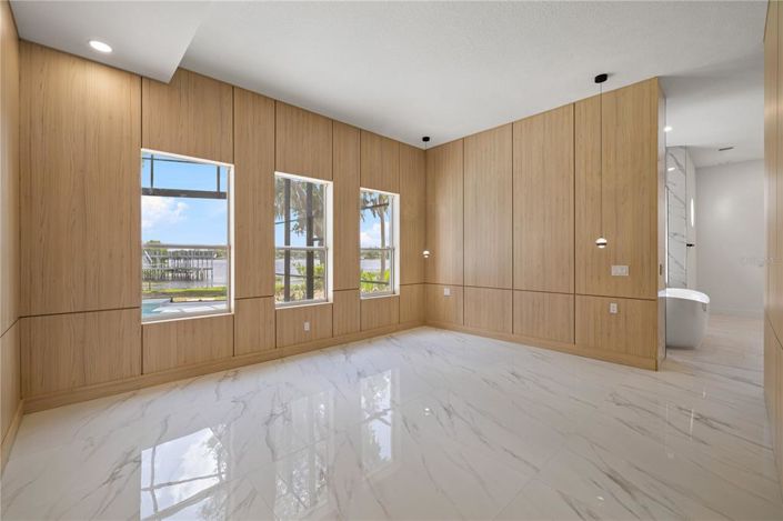 Image No.25-5 Bed House for sale