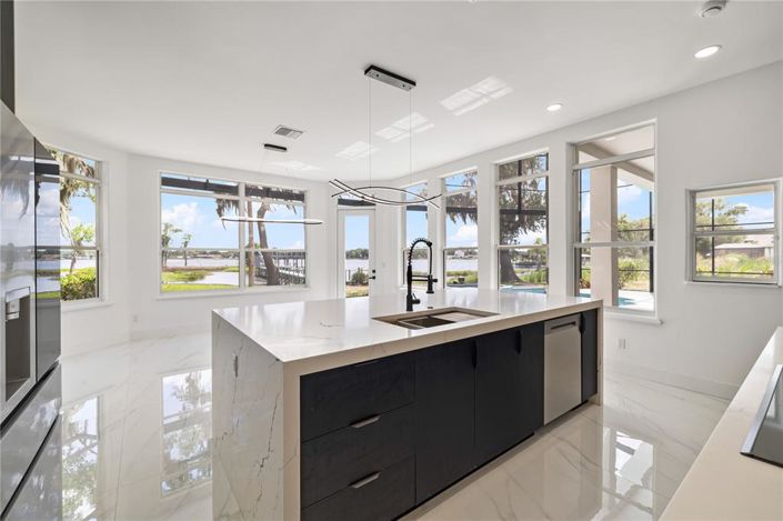 Image No.42-5 Bed House for sale