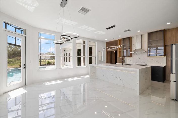 Image No.43-5 Bed House for sale