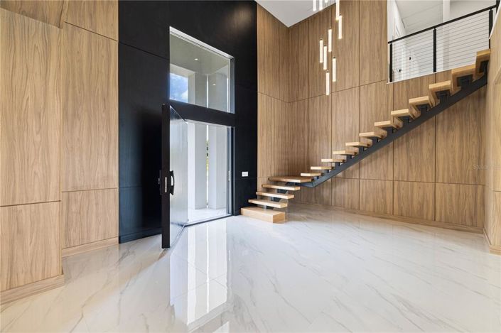 Image No.7-5 Bed House for sale