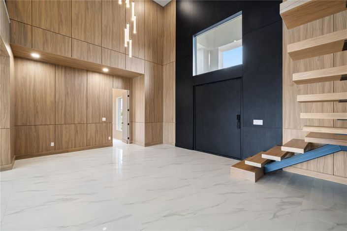 Image No.9-5 Bed House for sale