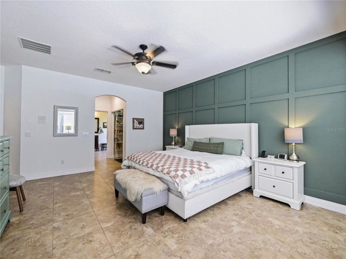 Image No.30-5 Bed House for sale