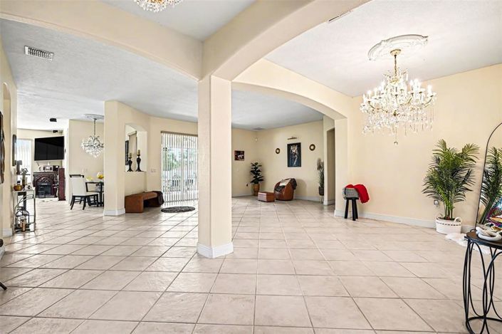 Image No.2-5 Bed House for sale