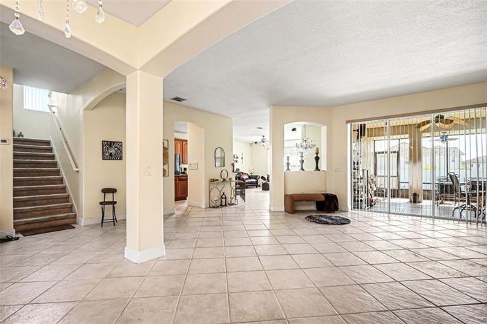 Image No.3-5 Bed House for sale