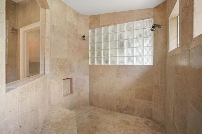 Image No.25-6 Bed House for sale