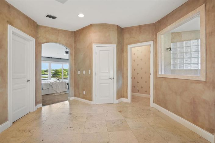 Image No.27-6 Bed House for sale
