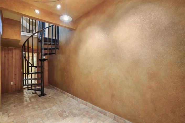 Image No.31-6 Bed House for sale