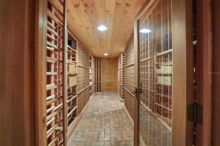 Image No.32-6 Bed House for sale