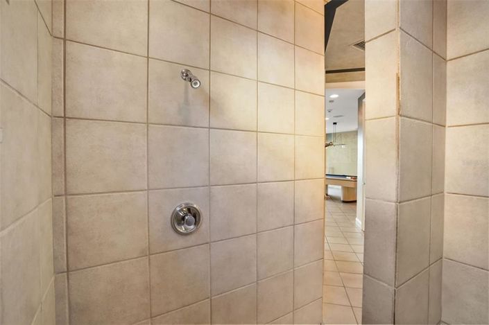 Image No.58-6 Bed House for sale