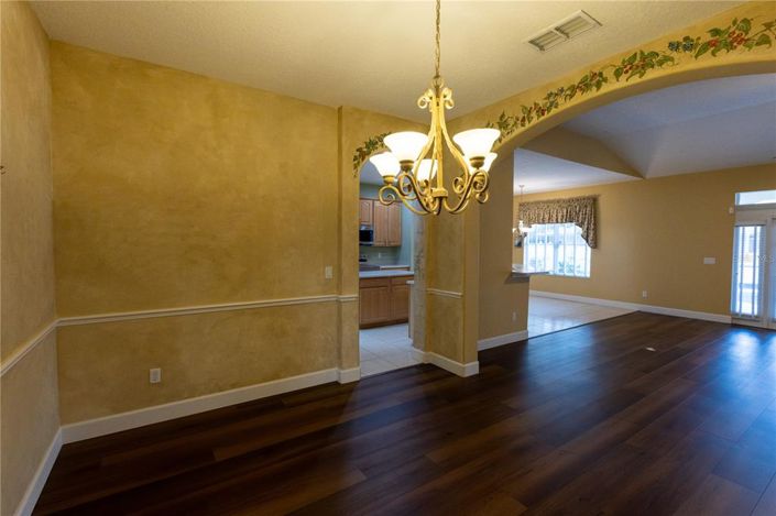 Image No.12-4 Bed House for sale