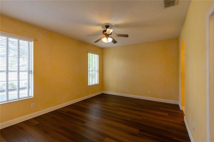 Image No.16-4 Bed House for sale