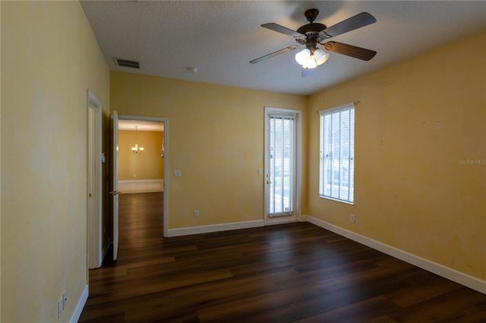 Image No.18-4 Bed House for sale