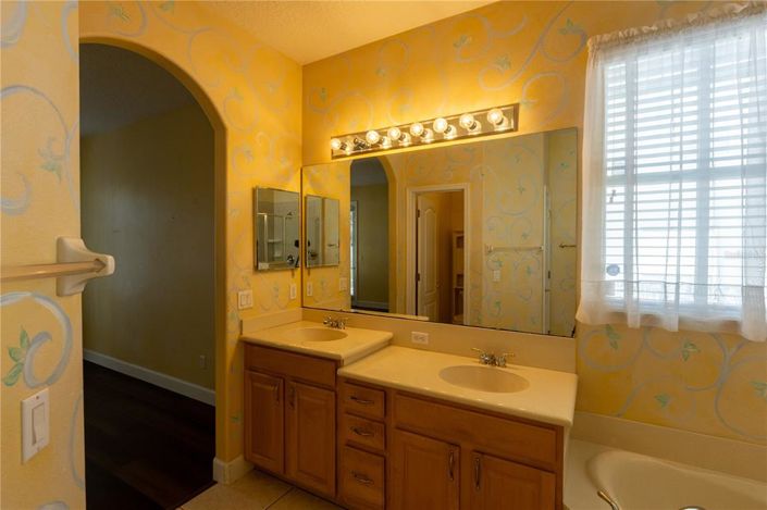 Image No.22-4 Bed House for sale