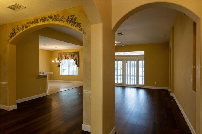 Image No.8-4 Bed House for sale