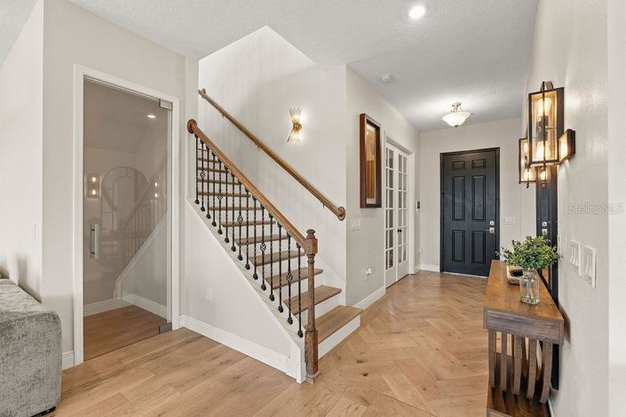 Image No.17-6 Bed House for sale