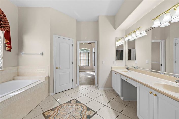 Image No.40-5 Bed House for sale