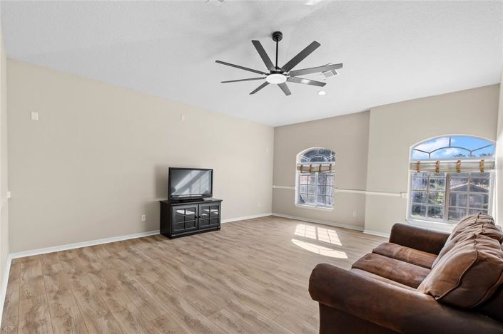 Image No.44-5 Bed House for sale