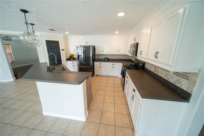 Image No.11-3 Bed House for sale