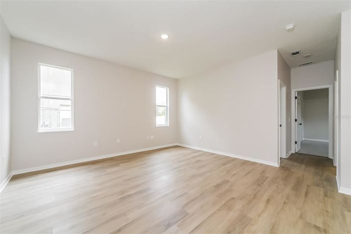 Image No.8-3 Bed House for sale