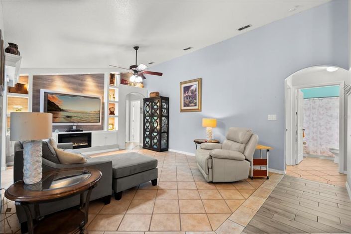 Image No.14-4 Bed House for sale