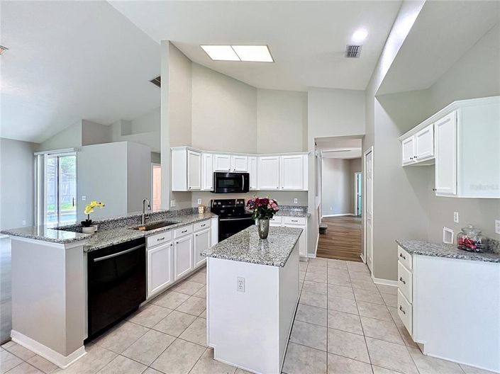 Image No.15-4 Bed House for sale