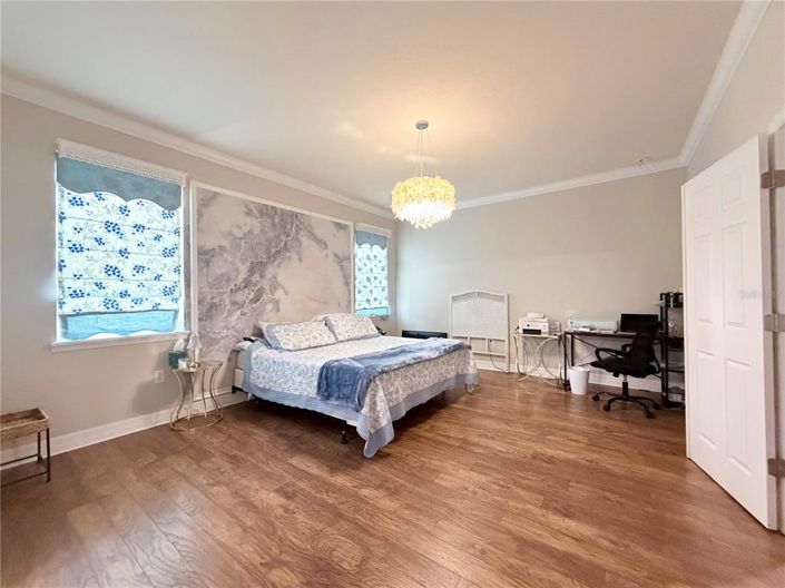 Image No.18-4 Bed House for sale