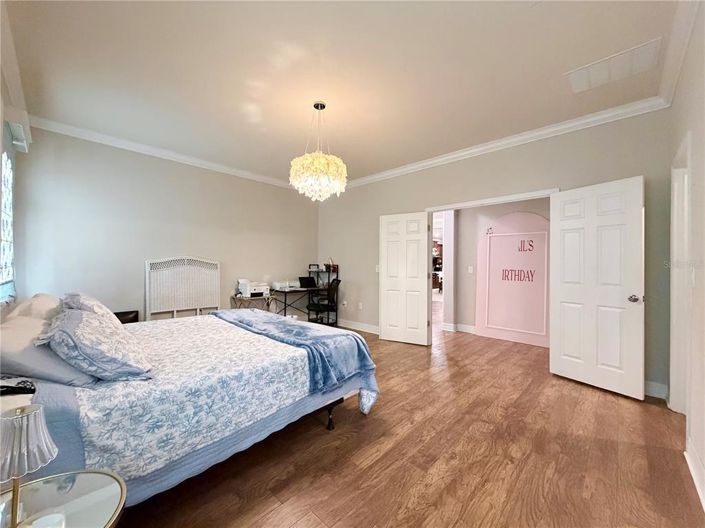 Image No.20-4 Bed House for sale
