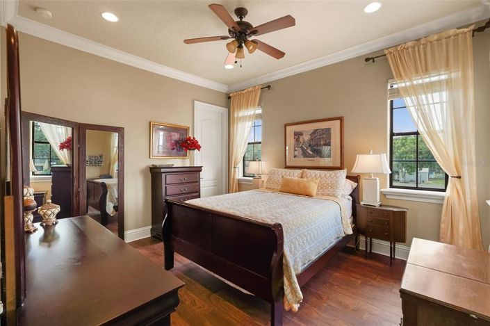 Image No.33-5 Bed House for sale