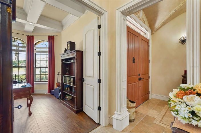 Image No.6-5 Bed House for sale