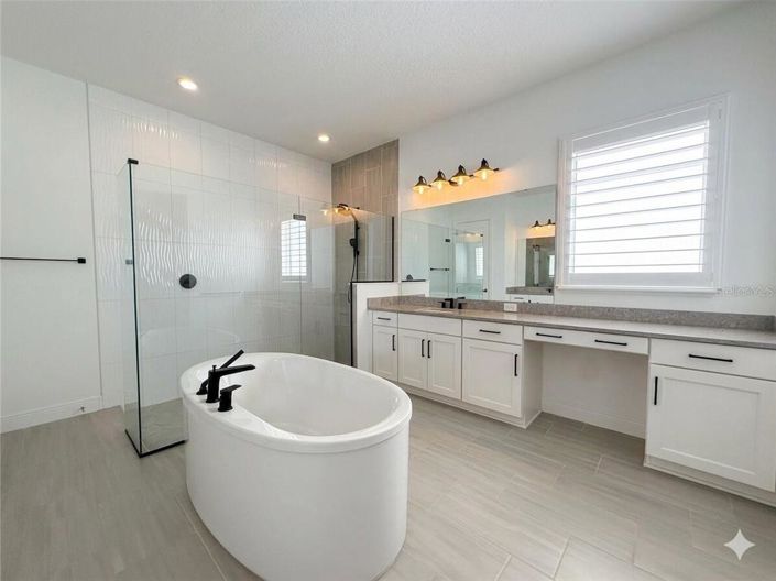Image No.13-6 Bed House for sale